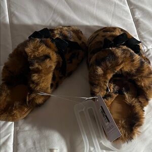 NWT AudenFaux Fur Leopard Print Slip-On Slippers with Black Bow